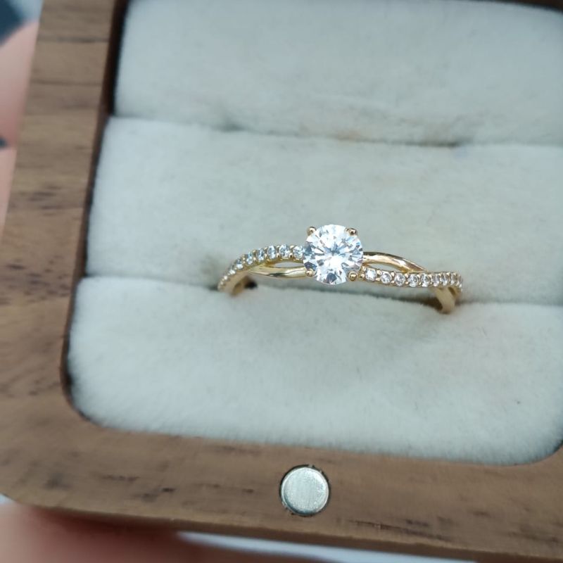 Anel Solitário Elo de Luz 18K_750